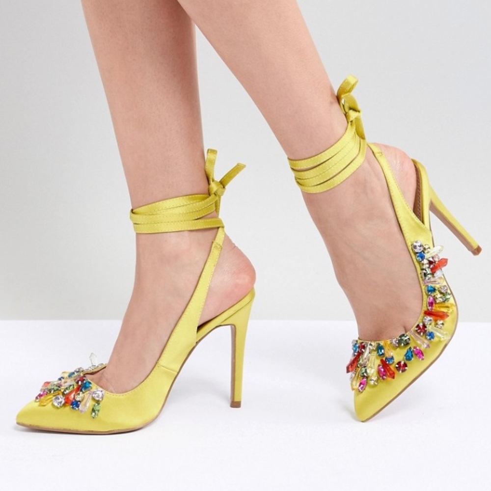 ASOS DESIGN
Peridot Embellished High heels in a replacement box (rare)